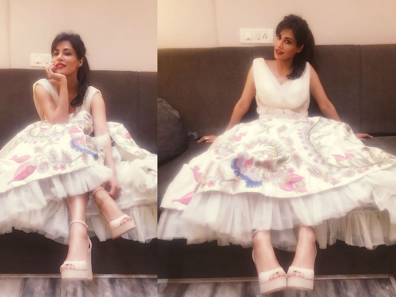She wore a pair of Platform heels with it. She was seen striking poses, looks straight out of a fairytale. Chitrangada Singh,Chitrangada Singh white gown,actress Chitrangada Singh,Chitrangada Singh pics,Chitrangada Singh images,Chitrangada Singh new pics,Soorma,DID Lil' Masters