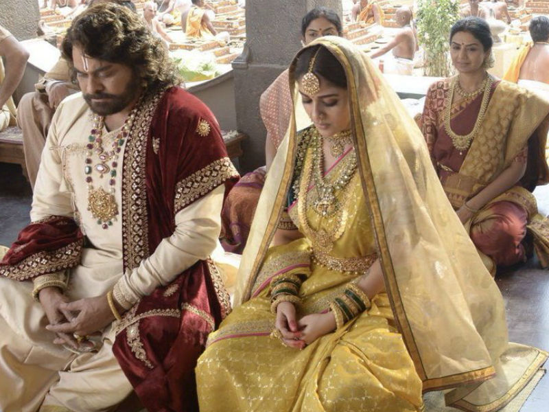 Megastar Amitabh Bachchan is in Hyderabad to shoot for superstar Chiranjeevi's "Sye Raa Narasimha Reddy" magnum opus, shared a picture on Twitter with the caption, "SYEERA .. !! Narasimha Reddy .. the joy and honour of working with Chiranjeevi Garu .. !!" Amitabh Bachchan,Chiranjeevi,Nayanthara,Chiranjeevi and Nayanthara,Sye Raa Narasimha Reddy,Sye Raa Narasimha Reddy first look,Sye Raa Narasimha Reddy poster