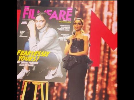 The actress looks graceful as ever in her casual chic avatar donning a pair of blue jeans and a grey polo neck top, complimenting it with white shoes. Acing the game like a boss, Deepika Padukone is the reigning queen of Bollywood. Fearless in her endeavour the actress is conquering one milestone at a time in her gracious journey.