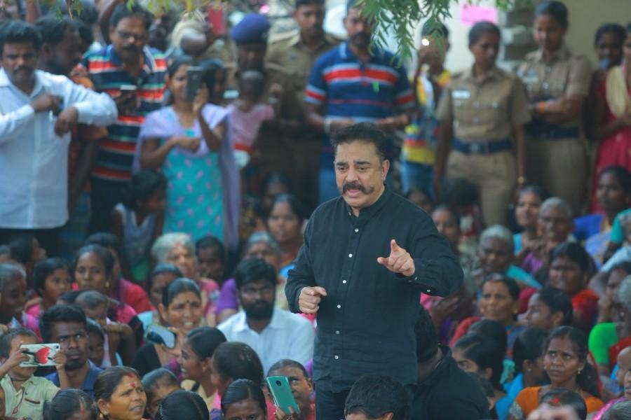 South Indian actor Kamal Haasan joins anti-Sterlite protesters in Thoothukudi. Kamal Hassan,actor Kamal Hassan,Sterlite protest,Sterlite protest at Thoothukudi,Thoothukudi,Kamal Hassan at Sterlite protest