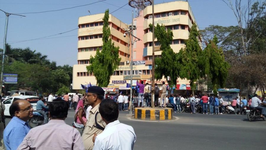 At some places, the protesters have also blocked national and state highways. In Patna, hundreds of Bhim Army workers took to the streets to protest and enforce a shutdown. Bharat Bandh,Dalits protest,Dalits protest in Bihar,Bihar,Bihar protest,Bihar Dalits protest