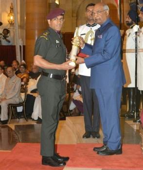 President Ram Nath Kovind on Monday presented Padma Awards to 43 persons including cricket legend M.S. Dhoni in a ceremony at the Rashtrapati Bhavan.