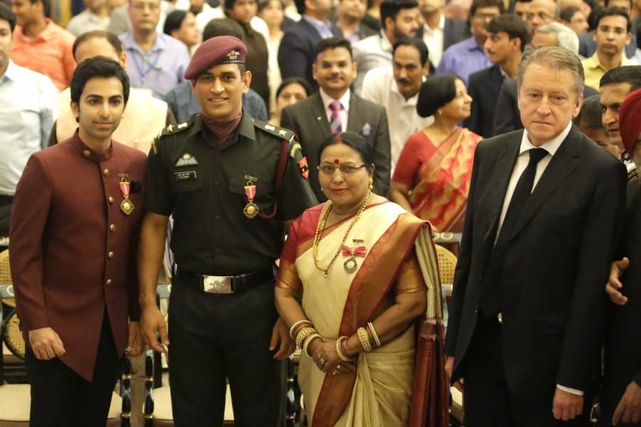Cricketer MS Dhoni and billiards player Pankaj Advani during a Civil Investiture Ceremony at Rashtrapati Bhavan on April 2, 2018. Both Advani and Dhoni have been conferred with Padma Bhushan. MS Dhoni,Dhoni,MS Dhoni receives Padma Bhushan,Dhoni receives Padma Bhushan,Padma Bhushan,India World Cup,Ram Nath Kovind
