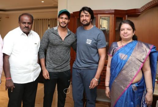 Sandalwood star Kichcha Sudeep met former Chief Minister HD Kumaraswamy at HDK's residence in JPNagar, Bengaluru on April 2, 2018. Actor Sudeep may campaign for Kumaraswamy's JDS party for upcoming Karnataka assembly elections 2018.