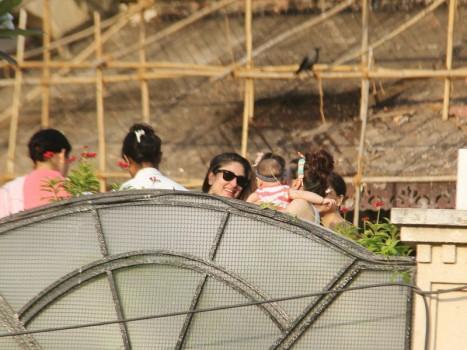 Kareena and her little prince Taimur went on to meet Soha Ali Khan and her daughter Inaaya. Bebo spent her time with Taimur Ali Khan and Inaaya Naumi Kemmu.