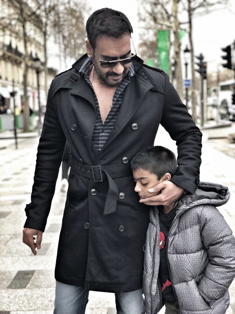 On the acting front, Ajay, who was recently seen in "Raid", has three films in his kitty-- "Taanaji - The Unsung Warrior", "Total Dhamaal" and a yet-untitled romantic-comedy film, which also features Rakul Preet Singh and Tabu. Ajay Devgn,actor Ajay Devgn,Ajay Devgn birthday celebration,Ajay Devgn birthday celebration pics,Ajay Devgn birthday celebration images,Ajay Devgn 49th Birthday,Ajay Devgn and Kajol,Kajol