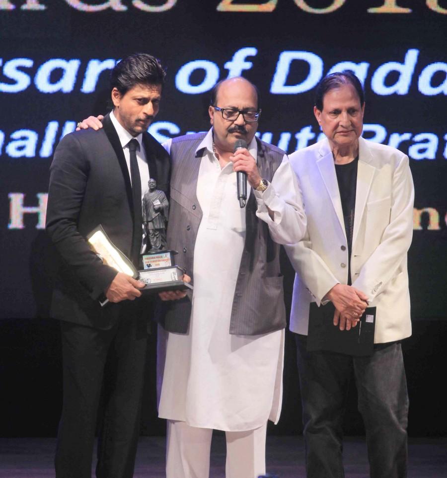 Shah Rukh Khan Stuns At Dadasaheb Phalke Film Foundation Awards ...