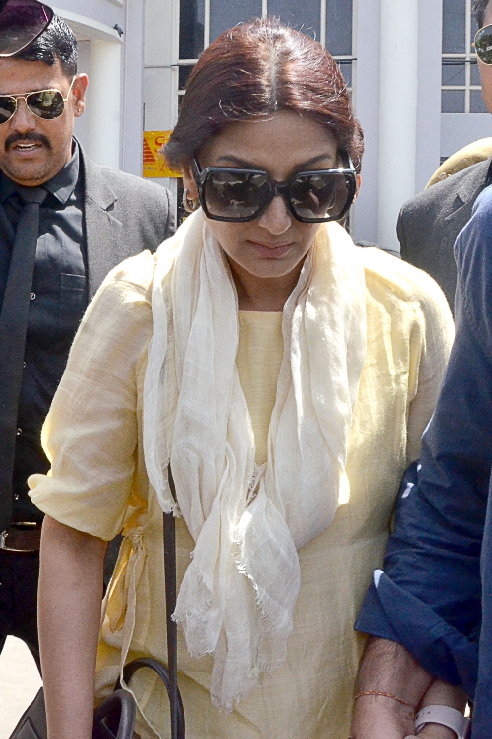 Actress Sonali Bendre arrives to appear before Jodhpur's Chief Judicial Magistrate (CJM) Rural Court in connection with the hearing in black buck poaching case, on April 4, 2018. Saif Ali Khan,Sonali Bendre,Tabu,Neelam Kothari,Salman Khan,Black buck poaching case,Black buck poaching case result,Black buck poaching case verdict