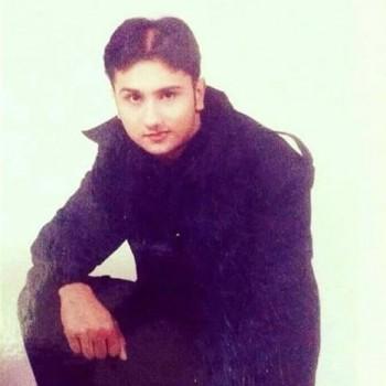 The music sensation who is known for setting trends took us down the memory lane sharing a throwback picture of his first ever photo shoot. It was a visual treat for all the fans to witness the young Honey Singh who had his first shoot in the year 2003. Yo Yo Honey Singh shared the picture captioning, 