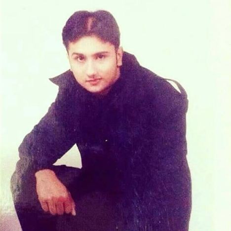 The music sensation who is known for setting trends took us down the memory lane sharing a throwback picture of his first ever photo shoot. It was a visual treat for all the fans to witness the young Honey Singh who had his first shoot in the year 2003. Yo Yo Honey Singh shared the picture captioning, "Take you to 2003 ! My first photo shoot LOL#yoyohoneysingh#throwback". Yo Yo Honey Singh,Yo Yo Honey Singh pics,Yo Yo Honey Singh images,Yo Yo Honey Singh latest pics,Yo Yo Honey Singh latest images