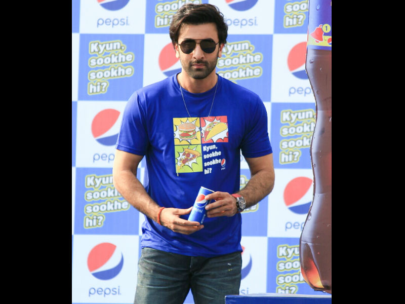 On his experience of working for the campaign, he said: "The brand has always created relatable campaigns and ‘Kyun Sookhe Sookhe Hi' is no different. It tells the perfect story of the three musketeers - friends, food and Pepsi. I'm extremely excited to be a part of the campaign and bring my stories of friendship and food to my fans at Carter Road today." Ranbir Kapoor,Pepsi's Kyun Sookhe Sookhe Hi campaign,Kyun Sookhe Sookhe Hi campaign,Kyun Sookhe Sookhe Hi,Ranbir Kapoor meet fans