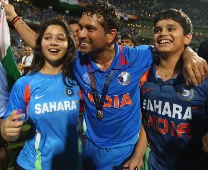 Sara with Sachin Tendulkar and Arjun.