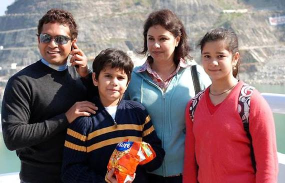 Sachin Tendulkar and family Sara tendulkar,sara tendulkar photos,sara tendulkar bollywood,sachin tendulkar,rare and unseen photos of sara tendulkar