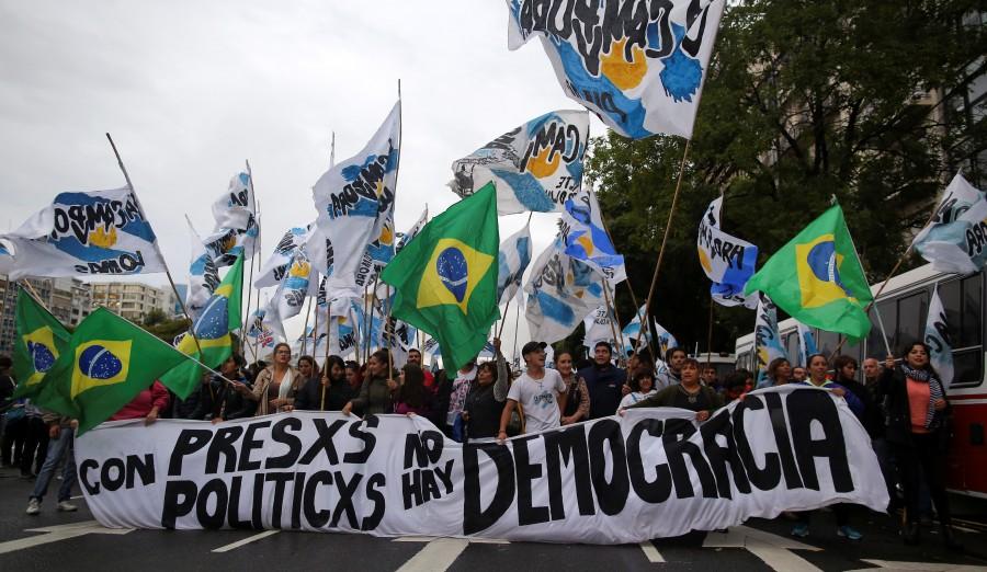 Demonstrators hold a banner that reads: "There's no democracy with political prisioners" in support of former Brazilian President Luiz Inacio Lula da Silva, in Buenos Aires, Argentina, April 6, 2018. Brazil,President Luiz Inacio Lula da Silva,Lula defies prison order