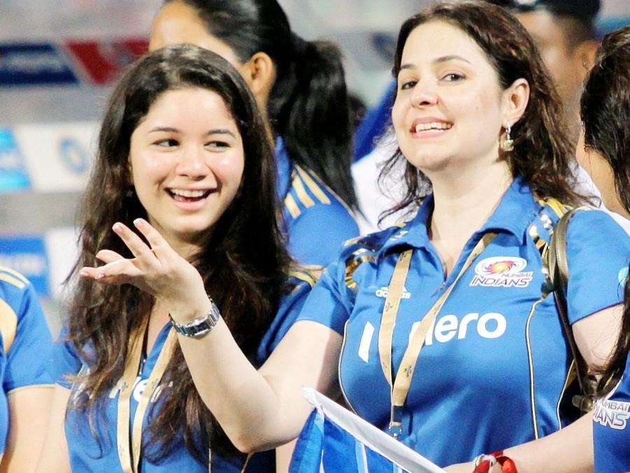 Sara and her mother Anjali Sara tendulkar,sara tendulkar photos,sara tendulkar bollywood,sachin tendulkar,rare and unseen photos of sara tendulkar