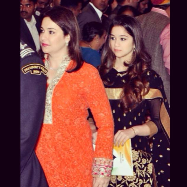 Sara and her mother Anjali Sara tendulkar,sara tendulkar photos,sara tendulkar bollywood,sachin tendulkar,rare and unseen photos of sara tendulkar