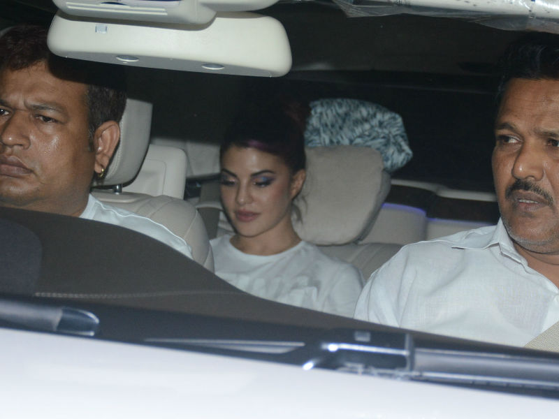 Jacqueline Fernandez was snapped on her arrival at Salman Khan's residence in Mumbai. Katrina Kaif,Varun Dhawan,Jacqueline Fernandez,Hume Qureshi,Saqib Saleem,Athiya Shetty,Suniel Shetty,Malaika Arora,Salman Khan