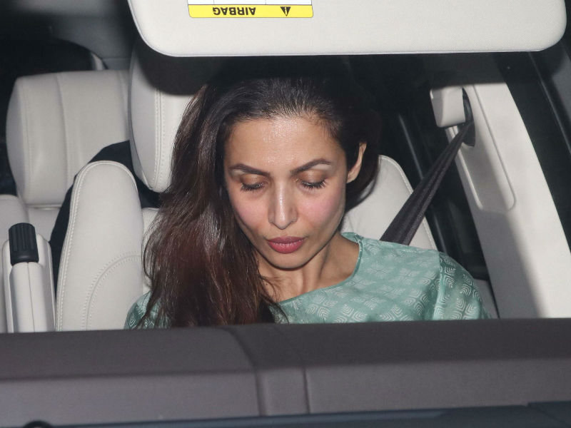 Malaika Arora arrives at Salman Khan's residence in Bandra, Mumbai. Katrina Kaif,Varun Dhawan,Jacqueline Fernandez,Hume Qureshi,Saqib Saleem,Athiya Shetty,Suniel Shetty,Malaika Arora,Salman Khan