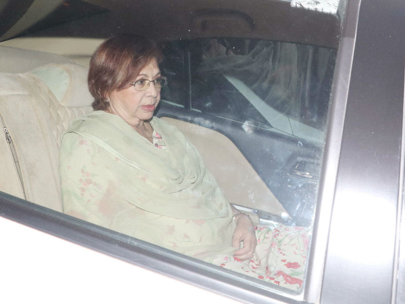 Helen was snapped on her arrival at Salman Khan's residence in Bandra, Mumbai on Apr 7, 2018. Katrina Kaif,Varun Dhawan,Jacqueline Fernandez,Hume Qureshi,Saqib Saleem,Athiya Shetty,Suniel Shetty,Malaika Arora,Salman Khan