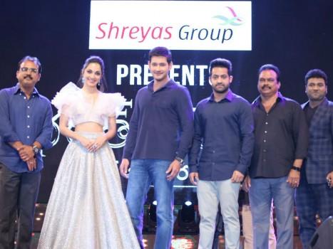 Telugu movie Bharat Ane Nenu pre-release event event held at LB Stadium, Hyderabad. Celebs like Mahesh Babu, Jr NTR, Kiara Advani, Devi Sri Prasad, Prakash Raj, DVV Danayya, Y Ravi Shankar, Naveen Yerneni, Lakshman, Suma and others graced the event.