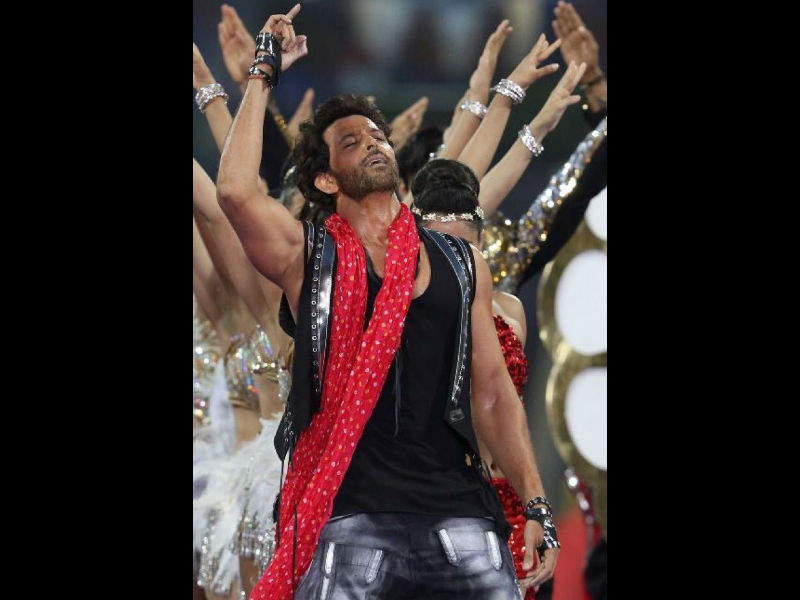 Dancing to his most popular chartbusters like Dhoom Machale, Senorita, Baawre Baawre and Ek Pal Ka Jeena, Hrithik Roshan recreated the magic of his performances to the live audience. Despite dancing to the songs after almost a decade, Hrithik Roshan's performances are as explosive as in the films. Hrithik Roshan,Hrithik Roshan dance,Hrithik Roshan at IPL,Superstar Hrithik Roshan,IPL,IPL 2018,IPL opening ceremony,IPL opening ceremony pics