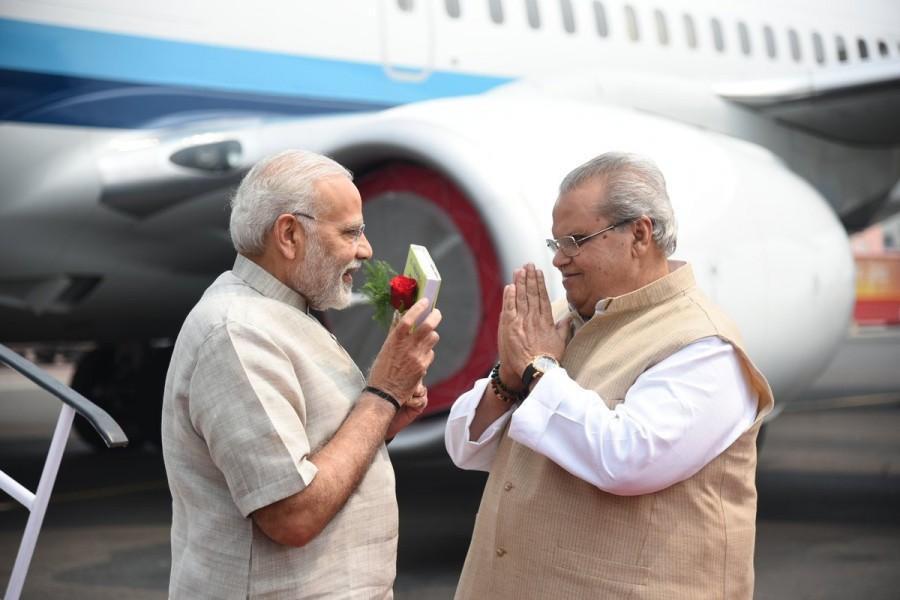 The theme of the centenary celebrations is "Satyagrah se Swachhagrah". Mahatma Gandhi launched the Champaran Satyagrah on April 10, 1917, against the British to fight for rights of farmers who were forced to undertake indigo cultivation. Swachhagrahis are the 'foot soldiers' and motivators to implement the Community Approaches to Sanitation at the village level. Narendra Modi,PM Narendra Modi,Prime Minister Narendra Modi,Modi arrives Bihar,Modi in Bihar,Champaran Satyagraha,Champaran Satyagraha celebrations,Champaran Satyagraha celebrations pics,Champaran Satyagraha celebrations images
