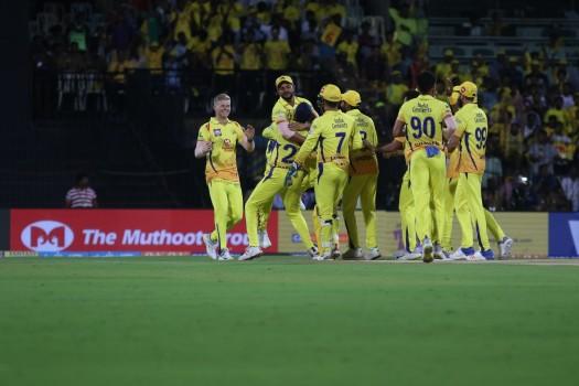 Sam Billings' 23-ball 56 coupled with Shane Watson's 19-ball 42 helped Chennai Super Kings (CSK) pull off a heist as they beat Kolkata Knight Riders (KKR) by five wickets in a thrilling IPL game, held amidst strong protests on the issue of Cauvery waters here on Tuesday. Needing 17 runs in the last over, Ravindra Jadeja 11 (not out) hit a six off R Vinay Kumar with four runs and one ball remaining as Dwayne Bravo (11 not out) watched from the other end.