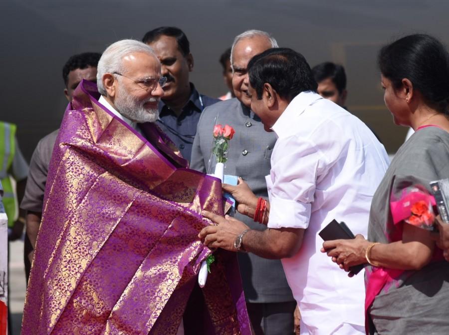 Prime Minister Narendra Modi arrived here on Thursday amid growing political turmoil over the Cauvery water issue and black flag protests by Opposition parties. Modi, who arrived by a special aircraft from New Delhi, was received at the airport by Union Ministers Nirmala Sitharaman and Pon Radhakrishnan, Governor Banwarilal Purohit, Chief Minister E. Palaniswami, Deputy Chief Minister O. Panneerselvam and Chief Secretary Girija Vaidyanathan. Narendra Modi,PM Narendra Modi,Modi in TN,Modi in Chennai,Narendra Modi in TN,Narendra Modi in Chennai,Palaniswami,Panneerselvam