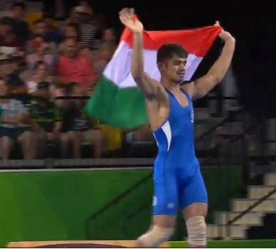 Indian wrestler Rahul Aware won gold in the men's 57 kilogram category at the 21st Commonwealth Games (CWG) here on Thursday. Aware overpowered Steven Takahashi of Canada 15-7 in the final.