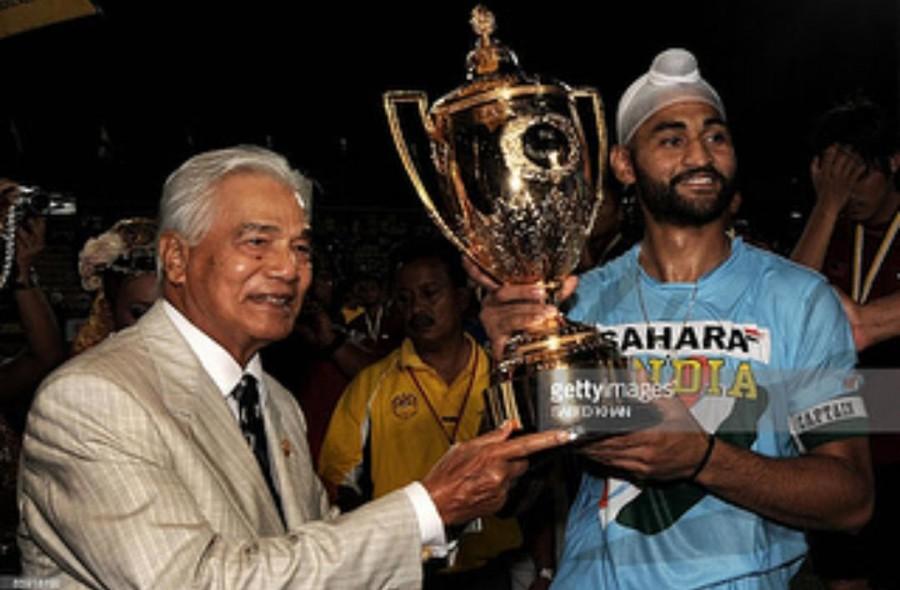 Sandeep Singh on whose life upcoming film 'Soorma' is based feels that giving his best and winning for his country has always been his no 1 aim in life. Sandeep Singh aka Flicker Singh has shared a throwback moment from his life when India had won Azlan Shah cup after 13 long years On 12th April 2009. It's indeed a very special memory for Sandeep Singh as he was the captain of the team as well as the highest goal scorer when India had won Azlan Shah Cup. Sandeep Singh,actor Sandeep Singh,Soorma,Soorma actor
