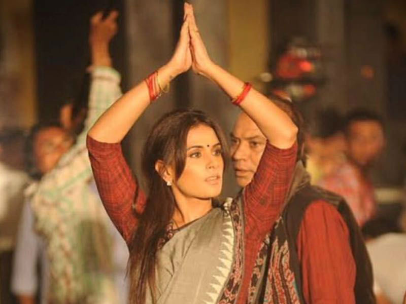 Richa Chadha, who plays Paro in the film is not only Devdaas' lover but also his competition. During the prep for this film, apart from understanding the landscape of UP politics, learning the body language of politicians and the dialect from the region, Richa also researched on many women MPs and MLA’s for her role in the film. Richa Chadha,actress Richa Chadha,Daasdev,Daasdev first look,Anubhav Sinha,Abhi Toh Party Shuru Hui Hai