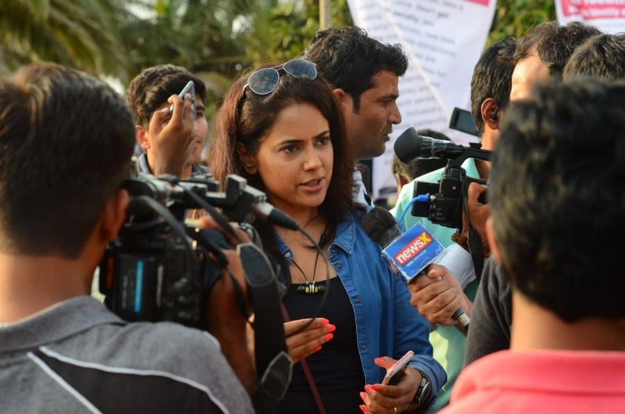 Bollywood actress Sameera Reddy at the protest. Twinkle Khanna,Kiran Rao,Kalki Koechlin,rape victims,Kathua,Kathua rape,kathua rape case,Kathua girl rape