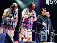 Rizwan and Muazzam nephews of legendary singer Nusrat Fateh Ali Khan have yesterday performed at Common Wealth games being held in Australia. The duo have performed and mesmerized the audience at the Commonwealth games on songs like Mai Sharaabi and other great tunes. Rizwan and Muazzam are sons of Mujahid Mubarak Ali Khan, who have been performing together as Rizwan-Muazzam Qawwali Group since the late 1990s.