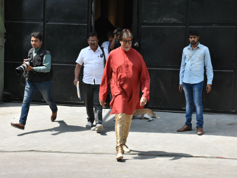 Megastar Amitabh Bachchan spotted during a photo shoot for Kalyan Jewellers in Mumbai. Amitabh Bachchan,actor Amitabh Bachchan,Amitabh Bachchan Kalyan Jewellers,Amitabh Bachchan Kalyan Jewellers ad,Kalyan Jewellers ad,Kalyan Jewellers,Amitabh Bachchan pics,Amitabh Bachchan images