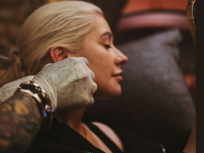 "Forgot how much I love getting pierced... So euphoric for me... Wonder what else I should get done again," Aguilera tweeted along with a photograph. Aguilera shared more snapshots of her piercing on Instagram. Christina Aguilera,singer Christina Aguilera,Christina Aguilera new piercing,Christina Aguilera piercing,Christina Aguilera pics,Christina Aguilera images,Christina Aguilera freckles