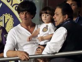 Shah Rukh Khan and his son AbRam turned into a doll,starkid,Shah Rukh Khan,AbRam,Shah Rukh Khan and AbRam,srk,Bollywood Badshah Shah Rukh Khan,actor Shah Rukh Khan