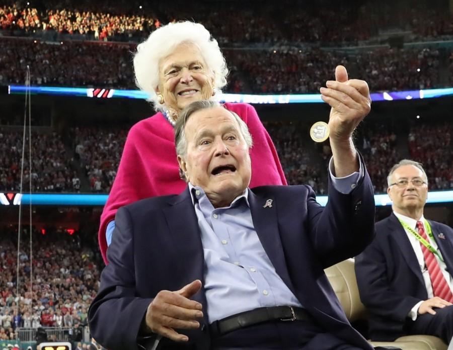 Former U.S. President George H.W. Bush participates in the coin toss ahead of the start of Super Bowl LI between the New England Patriots and the Atlanta Falcons as former first lady Barbara Bush looks on in Houston , Texas, U.S., February 5, 2017. Barbara Bush passes away,Barbara Bush,Barbara Bush dead,Barbara Bush passes,former First Lady,Barbara Bush rare pics,Barbara Bush rare images,Barbara Bush rare unseen pics,Barbara Bush rare unseen images