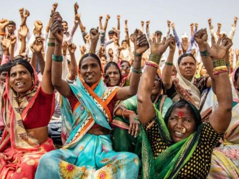 This year on the 1st of May - Maharashtra Day - there is a unique opportunity for city folk to come out in large numbers and work shoulder-to-shoulder with villagers for a few hours. Speaking at a college event in Pune, Founder of Paani Foundation, Shri Aamir Khan appealed to students and all urban citizens to become ‘Jalmitras’ and join this effort against drought. By signing up on the link jalmitra.paanifoundation.in, people from cities can register to work in villages with villagers on 1st May which is Maharashtra Day. The last date for registration for 1st May Mahashramdaan is midnight on 25th April. Around 1 lakh people have already signed up to be Jalmitras in the past three weeks.