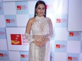 Mouni Roy,Sonakshi Sinha,Sooraj Pancholi,Nandita Das,Sonali Bendre,Manish Malhotra,Manish Malhotra show,celebs at Manish Malhotra show,Manish Malhotra show pics,Manish Malhotra show images