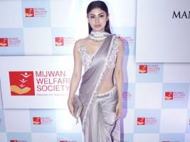 Mouni Roy,Sonakshi Sinha,Sooraj Pancholi,Nandita Das,Sonali Bendre,Manish Malhotra,Manish Malhotra show,celebs at Manish Malhotra show,Manish Malhotra show pics,Manish Malhotra show images