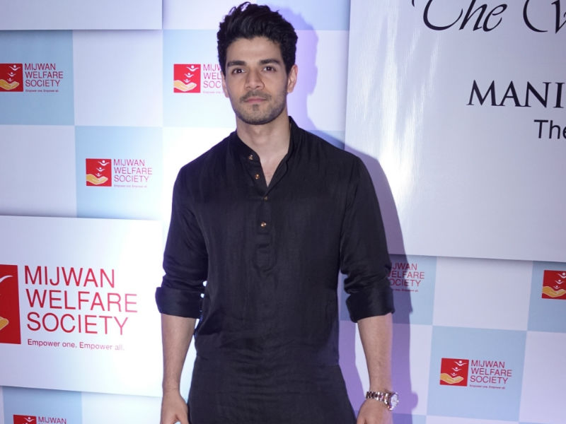 Actor Sooraj Pancholi poses for a photo on his arrival at Manish Malhotra's fashion show in Mumbai on April 19, 2018. Mouni Roy,Sonakshi Sinha,Sooraj Pancholi,Nandita Das,Sonali Bendre,Manish Malhotra,Manish Malhotra show,celebs at Manish Malhotra show,Manish Malhotra show pics,Manish Malhotra show images