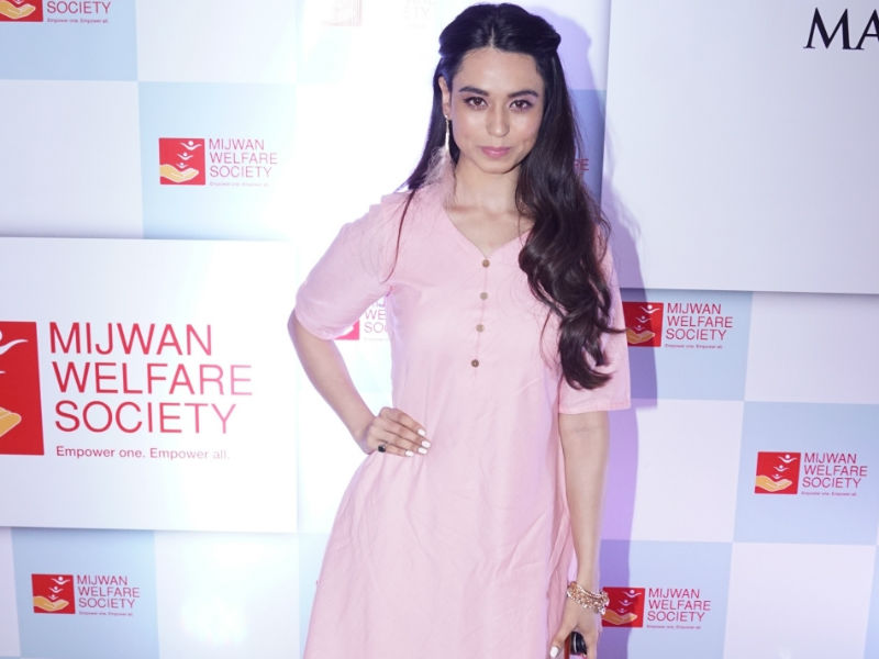 Actress Pooja Chopra poses for a photo on her arrival at Manish Malhotra's fashion show in Mumbai on April 19, 2018. Mouni Roy,Sonakshi Sinha,Sooraj Pancholi,Nandita Das,Sonali Bendre,Manish Malhotra,Manish Malhotra show,celebs at Manish Malhotra show,Manish Malhotra show pics,Manish Malhotra show images