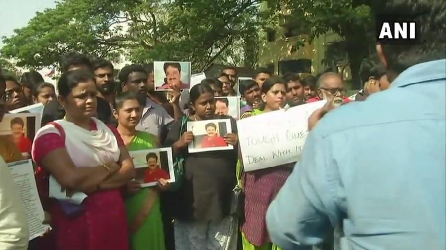 Journalists of Chennai stage protest near state BJP office against BJP's S Ve Shekher's derogatory social media post against a woman journalist. S Ve Shekher,S Ve Shekher controversy,Banwarilal Purohit,women journalist,kollywood 2018 controversy,BJP