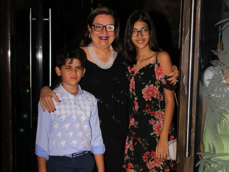 Kiaan Raj Kapoor, Babita Kapoor and Samiera Kapoor get papped as they arrive for the birthday party of Babita Kapoor in Mumbai. Kareena Kapoor Khan,babita kapoor 70th birthday photos,karisma kapoor,kareena kapoor khan saif ali khan,Babita Kapoor,Babita Kapoor's birthday,celebs at Babita Kapoor,Babita Kapoor birthday pics,Babita Kapoor birthday images