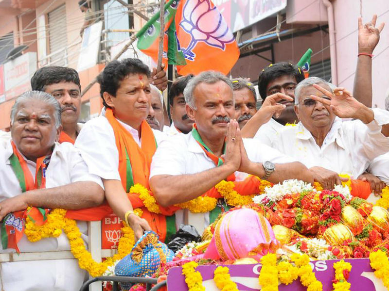 BJP candidate B Suresh Gowda files nomination papers for upcoming Karnataka Assembly polls in Tumkur, Karnataka on April 20, 2018. HD Kumaraswamy,B Suresh Gowda,Lakshmi Hebbalkar,Karnataka Assembly polls,election,Karnataka election,Karnataka election 2018,JDS,BJP,Congress