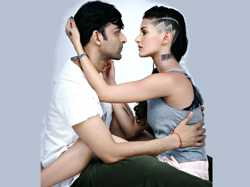 Model turned actress Amyra Dastur, whose Telugu film career has taken off tremendously, with a film, Raju Gadu, opposite Raj Tarun, slated for release, is all set to carve her niche in Bollywood with Leena Yadav’s Rajma Chawal, where she is playing the female lead with Rishi Kapoor. Rajma Chawal is a light hearted drama about a boy who falls in love with a girl who is more rebel than religious. The film will see Amyra sporting a badass look, uncannily quite similar to Rooney Mara from the Girl in the Dragon Tattoo, if her first look is anything to go. Amyra Dastur,actress Amyra Dastur,Amyra Dastur new look,Amyra Dastur and Rishi Kapoor,Rishi Kapoor,Amyra Dastur in Leena Yadav,Leena Yadav