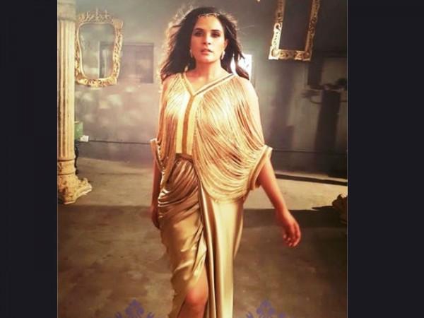 parveen babi golden dress Richa Chadha's new song look inspired by Babi's Jawani Janeman - Photos,Images,Gallery parveen babi disco look
