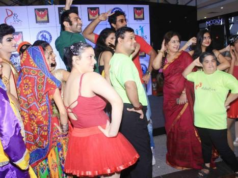 Bollywood well known actor Kunal Kapoor, actress Sharbani Mukherji and others came together to unveil the trophy and the logo of this prestigious dance festival which is in its 5th year now at Atrium 6 of Phoenix Market city, Kurla. The evening started with enthusiastic Indian classical and folk dance performances from Uma Rele's 'Nalanda Nritya Kala Mahavidyalaya' followed by ballerinas from Villoo Bharucha's School of Ballet. Brian Fernandes' troupe performed hip hop and street dances and Sandip Soparrkar's Ballroom Studio presented some Classic Ballroom dances and Shreyas Desai along with his dynamic dancers presented various India Folk dances.