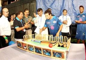 Sachin Tendulkar Rare and Unseen Birthday Celebration,Sachin Tendulkar birthday celebration,Sachin Tendulkar birthday,Sachin Tendulkar cut cakes,sachin,sachin birthday Celebration,sachin birthday Celebration pics,Sachin rare and unseen pics,sachin ramesh