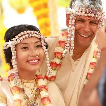 The 52-yr-old actor-model Milind Soman has entered wedlock with his longtime girlfriend Ankita Konwar in a simple Maharashtrian tradition in Alibag, Mumbai on April 22. The couple took their wedding vows in the presence of their friends and family. Their friends shared several pics from the wedding on social media. Check out these pics from their wedding ceremony.